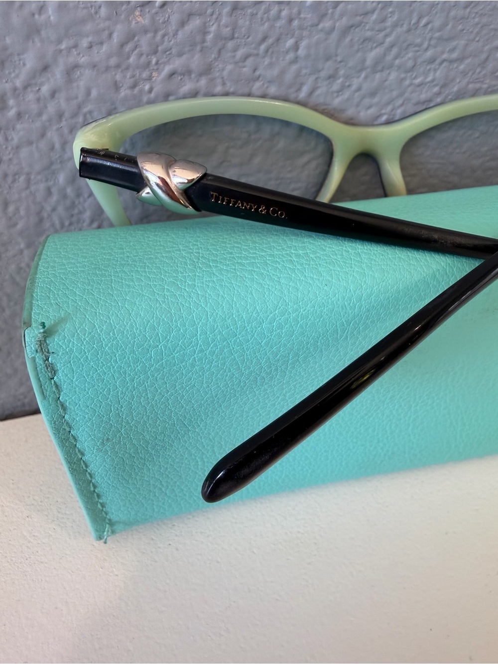Tiffany & Co. Black Cat-Eye Glasses With Tiffany Blue Case View 6